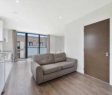 Studio to rent - Photo 1