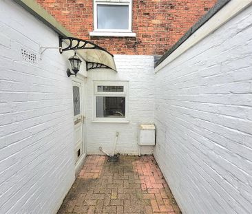 2 bedroom terraced house to rent - Photo 5