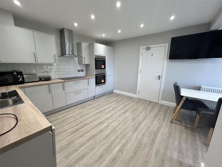 1 bedroom in a house share to rent - Photo 3