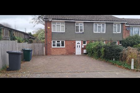 4 Bed Semi-Detached House, Woodside Grange Road, N12 - Photo 2