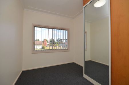 Well Presented Family Home!! - Photo 3