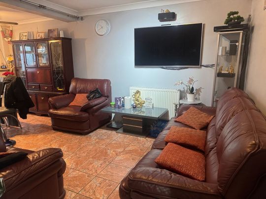 4 Bed End Terrace, Mitcham Road, CR0 - Photo 1