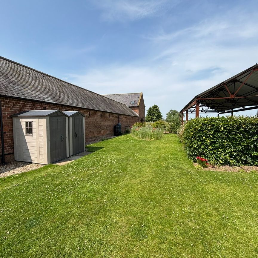2 bedroom barn conversion to rent - Photo 1