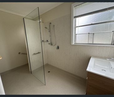 Charming three-bedroom home available for lease. - Photo 5