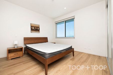 Generous Sized Fully Furnished Apartment - Photo 5