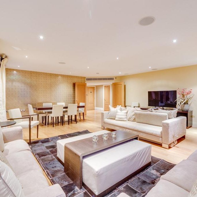 4 bedroom flat to rent - Photo 1