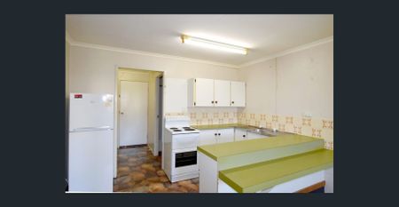 Neat 2-Bedroom Brick Unit in Gladstone - Photo 2