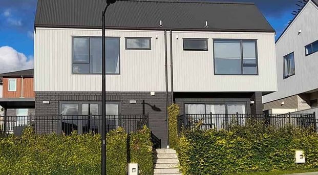 Stylish 3-Bedroom Home in East Tamaki Heights - Photo 1