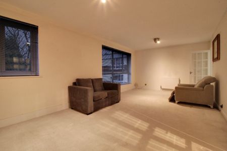 Lloyd Square, 16 Niall Close, Edgbaston - Photo 2