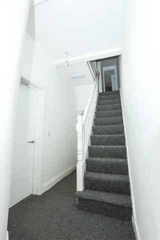 5 bedroom House To Let Total Size: 1292 SQ FT - Photo 4