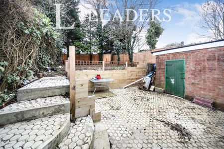 3 bedroom bungalow to rent Deep Denes, Luton, LU2 - Photo 4