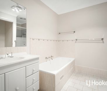 Great 3 Bedroom Home - Available Now! - Photo 2