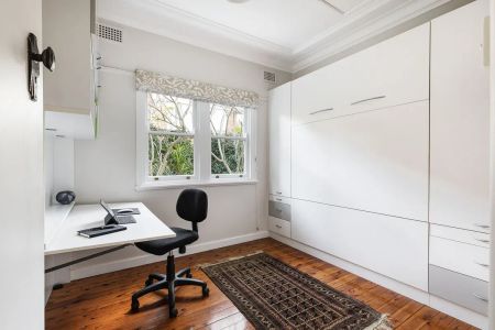 *6 MONTH LEASE* Charming Family Home with Leafy Outlook - Photo 2