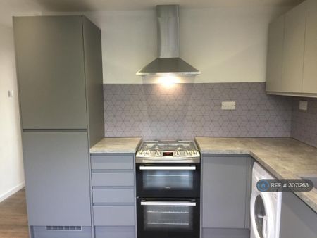2 bedroom terraced house to rent - Photo 2