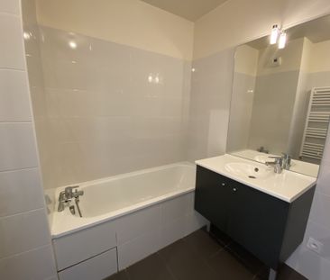 Location Appartement 3 pièces 60m² STE FOY LES LYON 69110 - Photo 5
