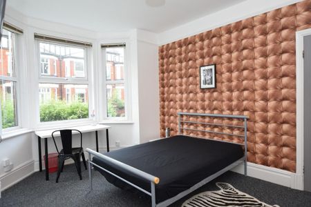 6 bedroom terraced house to rent - Photo 3