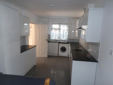 4 bedroom house to rent - Photo 2