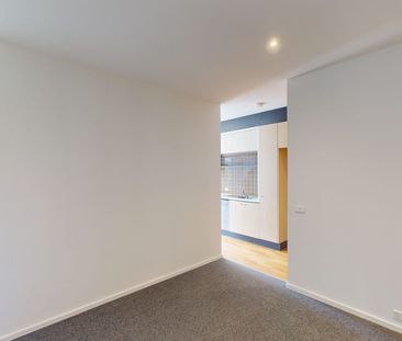 Splendid & Convenient One-Bedroom Apartment - Photo 3