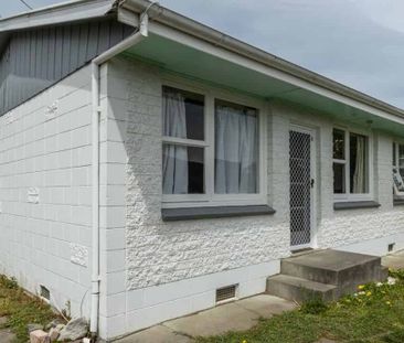 Sunny Brick Home in a Quiet Cul-de-Sac - Photo 4