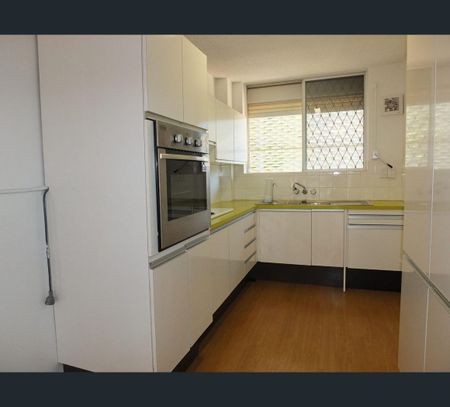 1/26 Rainey St, Chermside, Qld 4032 - Photo 2