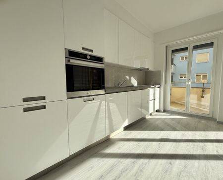 3.5 locali ristrutturato con piscina condominiale a Lugano - Foto 2