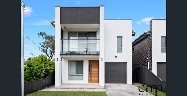 Step Into Luxury Living ! - Photo 1