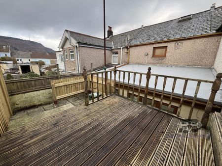 3 bedroom terraced house to rent - Photo 2