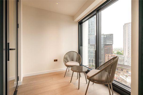 Modern One-Bedroom Apartment – River Park Tower, Nine Elms - Photo 1
