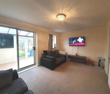 Hanbidge Crescent - Photo 1