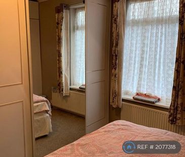 4 bedroom terraced house to rent - Photo 3