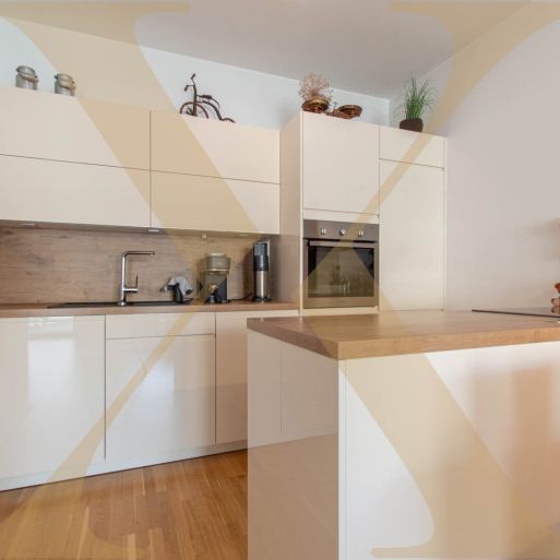 Traumhafte 2-Zimmer-Dachgeschoßwohnung mit hochwertiger Einbauküche in Leonding zu vermieten! - Photo 1
