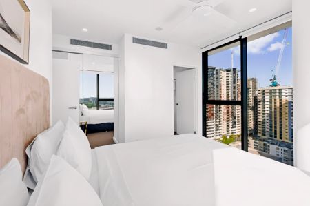 2 Bedroom 2 Bathroom Apartment - Photo 5