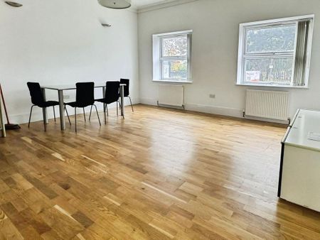 2 bedroom flat to rent - Photo 2