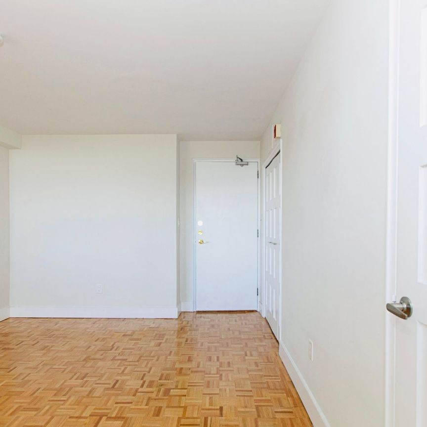 For Lease - 490 Eglinton Avenue Unit# 302, Toronto, Ontario - Photo 1