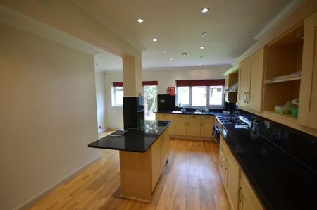 4 bedroom semi-detached house to rent - Photo 3