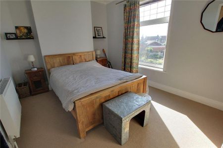 2 bedroom terraced house to rent - Photo 4