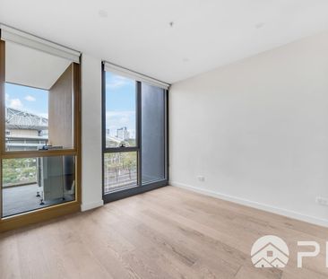 Stunning designer apartment for lease NOW! - Photo 2