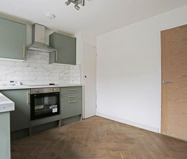 4 bedroom terraced house to rent - Photo 1