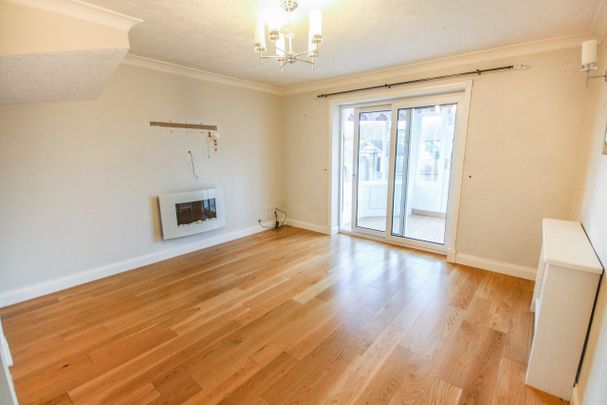 Two-Bedrooms Semi-Detached House - Photo 1