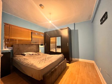 3 Bed Flat, Mundania Court, SE22 - Photo 5