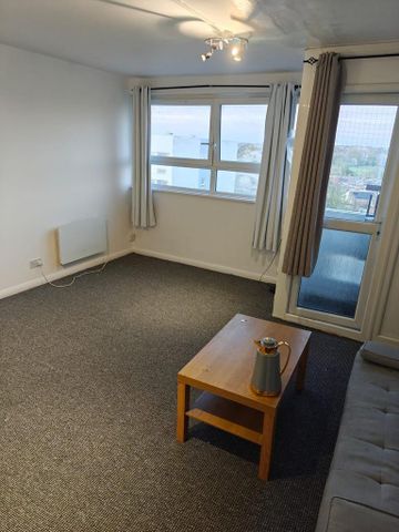 3 bedroom flat to rent - Photo 3