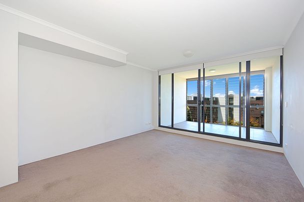 Two bedrooms plus study split level unit - Photo 1