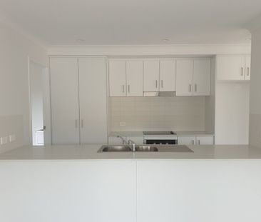 Large Family Home in Vale Estate! - Photo 3