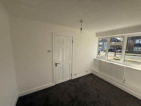 3 bedroom flat to rent - Photo 2