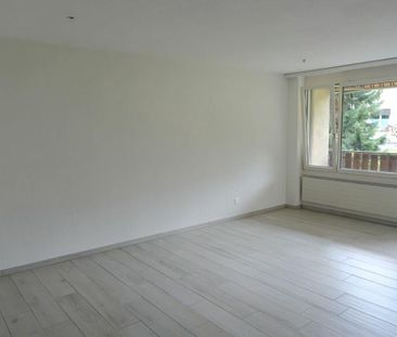 3 1/2 Zimmer-Wohnung mit Balkon - Photo 2