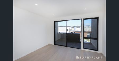 Brand new stunning, modern & elegant. - Photo 2