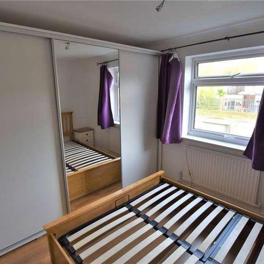 Waterside Close, London, SE16 - Photo 1