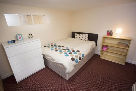 5 bedroom terraced house to rent - Photo 3