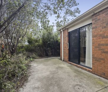 Comfortable 3-Bedroom Family Home with Excellent Entertaining Space! - Photo 6