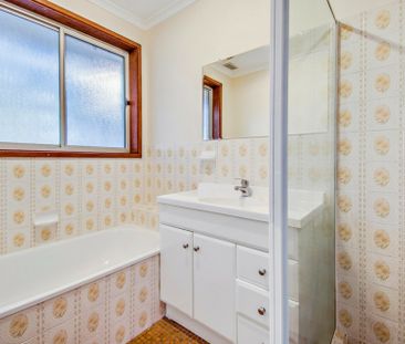 Family Home in the Heart of Kaleen - Photo 4